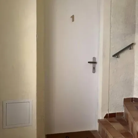 Cocon Ecusson Apartment *